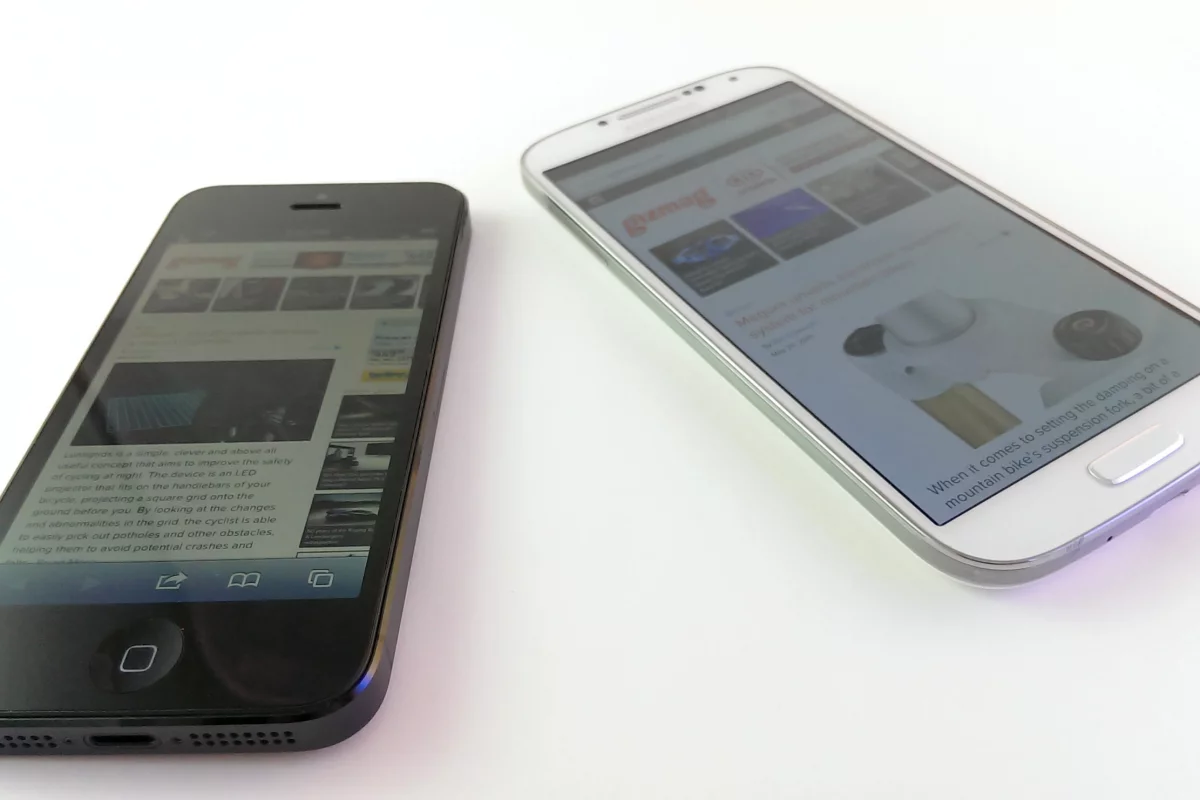 Gizmag goes in-depth to compare the Apple iPhone 5 and Samsung Galaxy S4