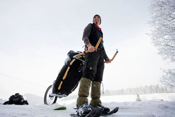 The MONOWALKER Hikingtrailer allows hikers to tow their backpacks behind them