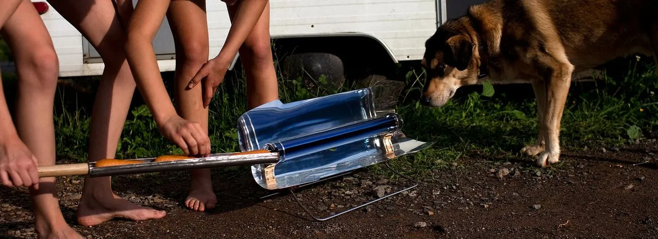 The stove also includes a sliding tray with a heat-resistant handle, allowing cooks to add or remove food at any time