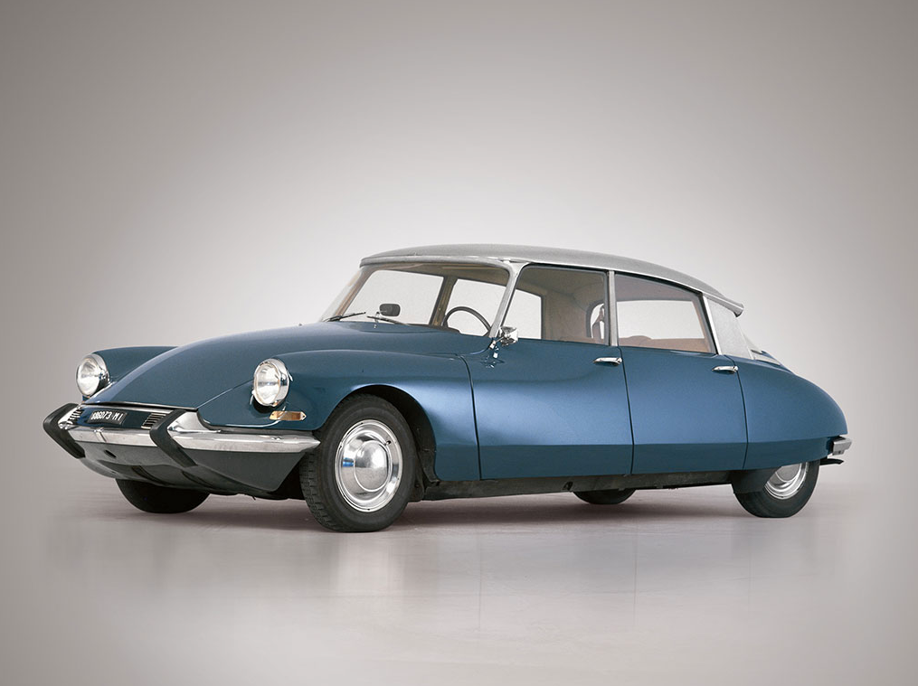 The DS had swivelling headlamps