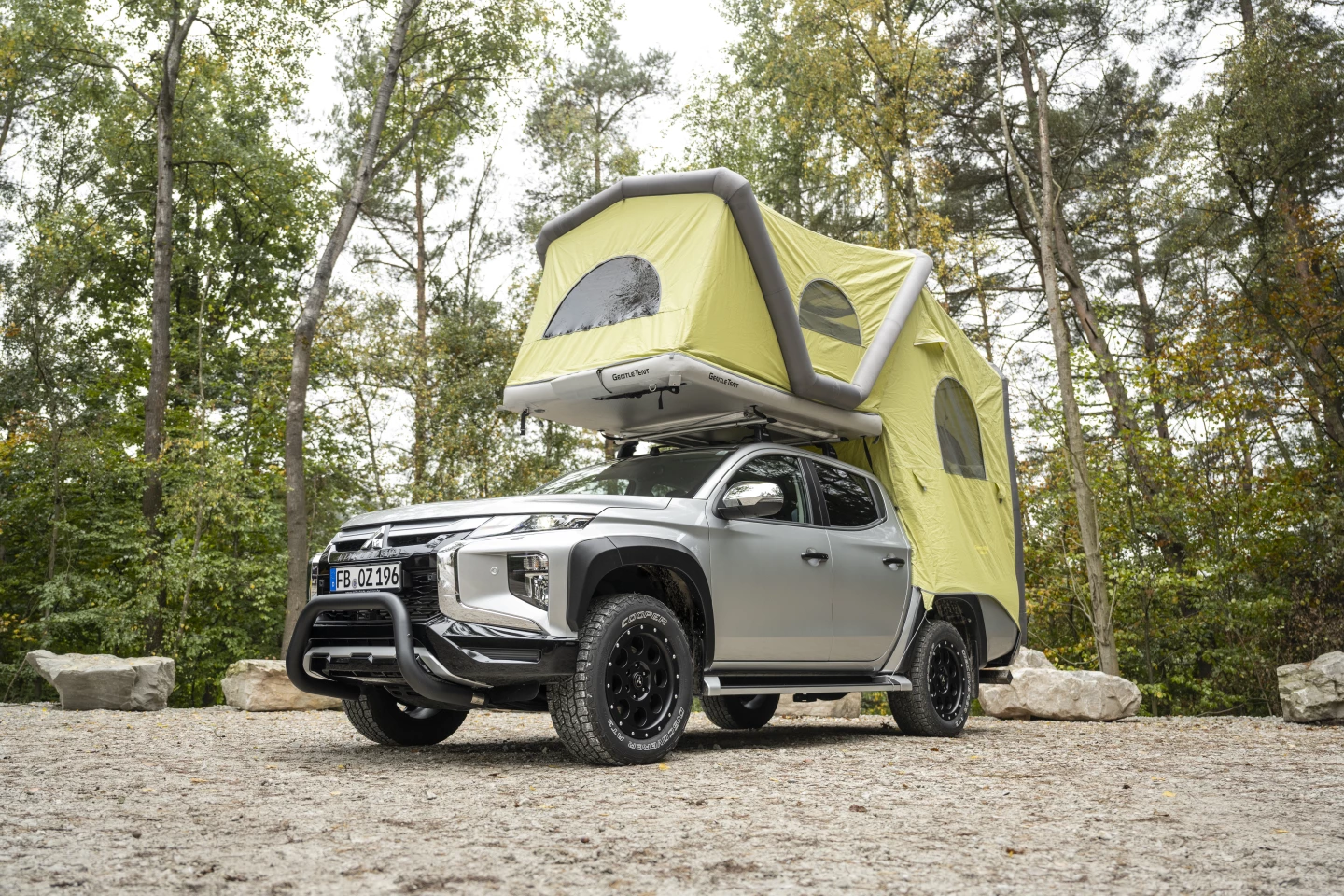 Mitsubishi L200 with GT Pickup inflatable tent camper