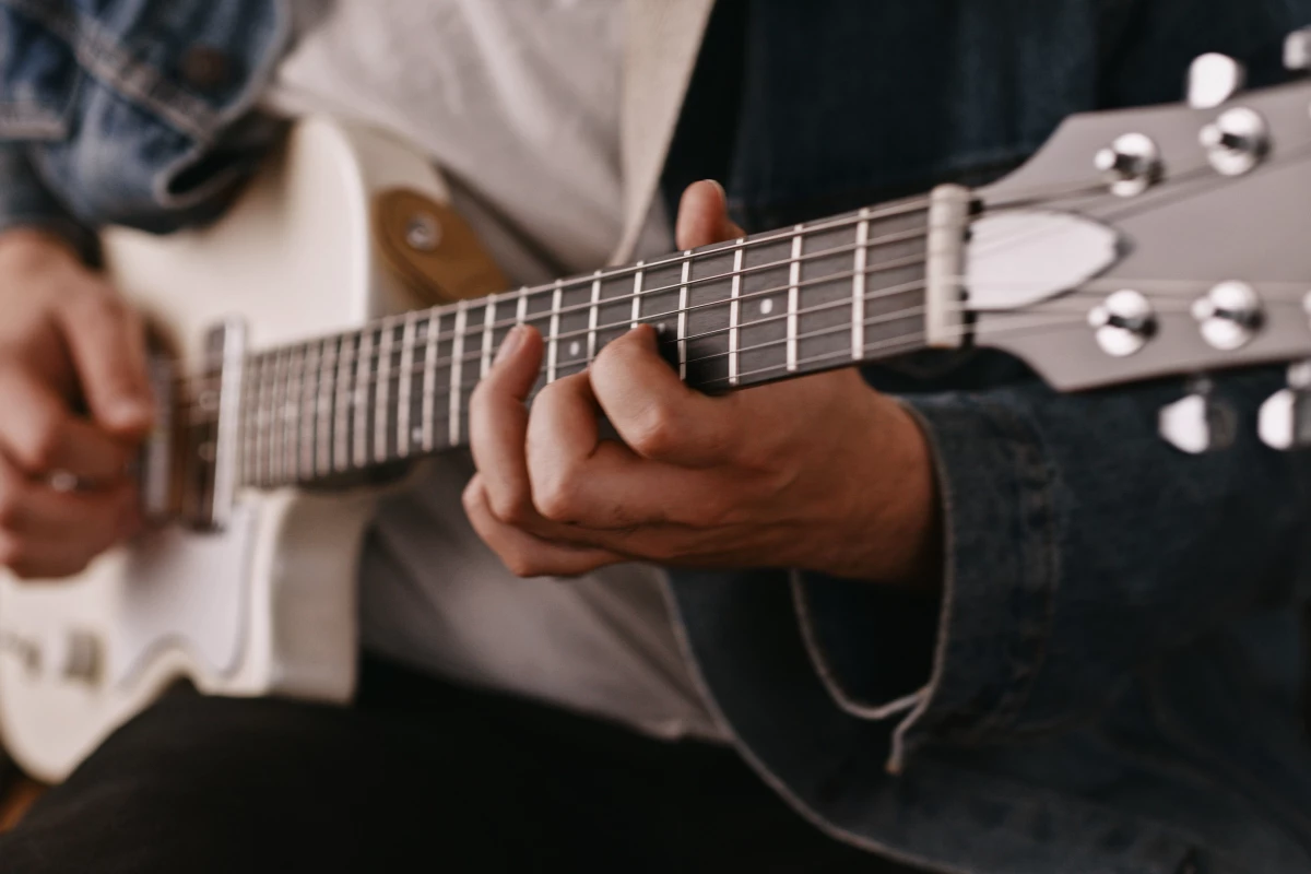 The Juno is described as lightweight, perfectly balanced and comfortable in the hands, but still packing a big sound