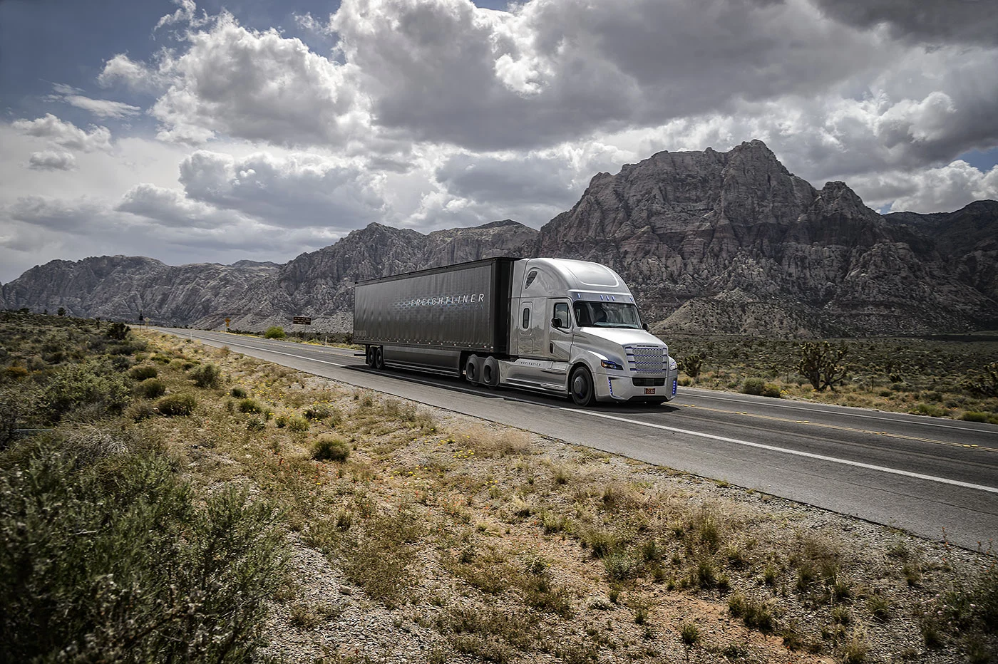 The Freightliner Inspiration uses two radar scanners