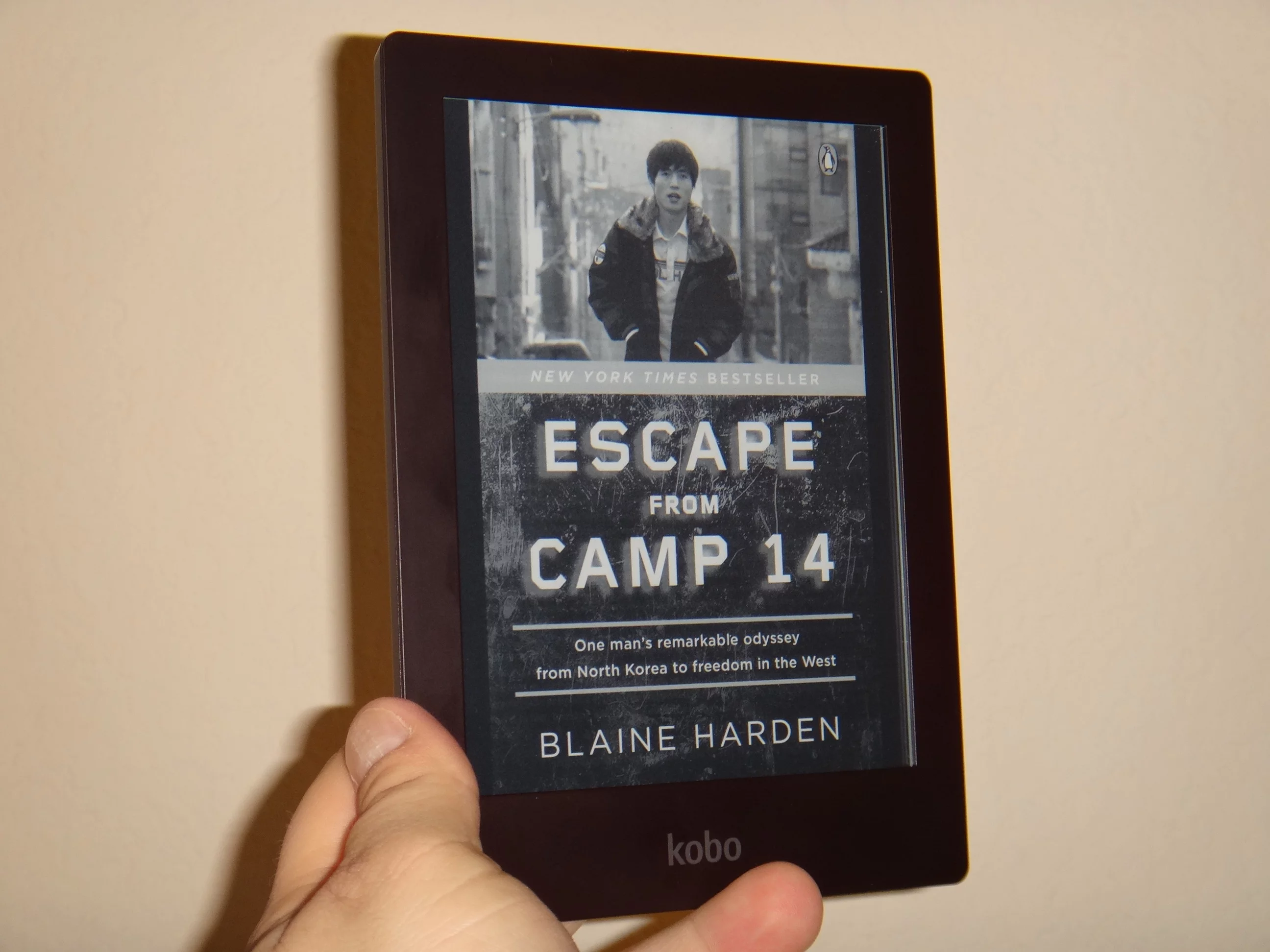 The Kobo Aura HD's 6.8-inch WXGA+ screen boasts 265 dpi and a 1440 x 1080 resolution, giving it the largest screen size, dpi, and resolution of any other e-reader on the market