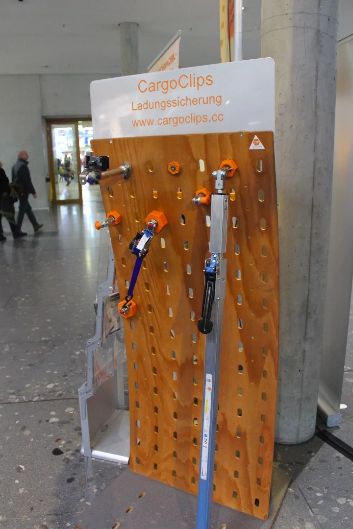 The basis of the Cargo Camper is the CargoClips Transporter System, a specially designed pegboard with matching tool-free bolts