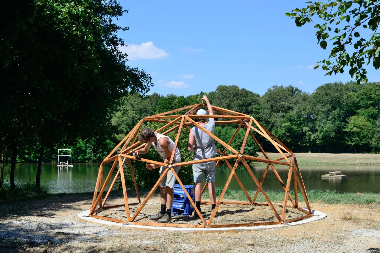Chaltiel's team constructs its shelter at Domaine de Boisbuchet