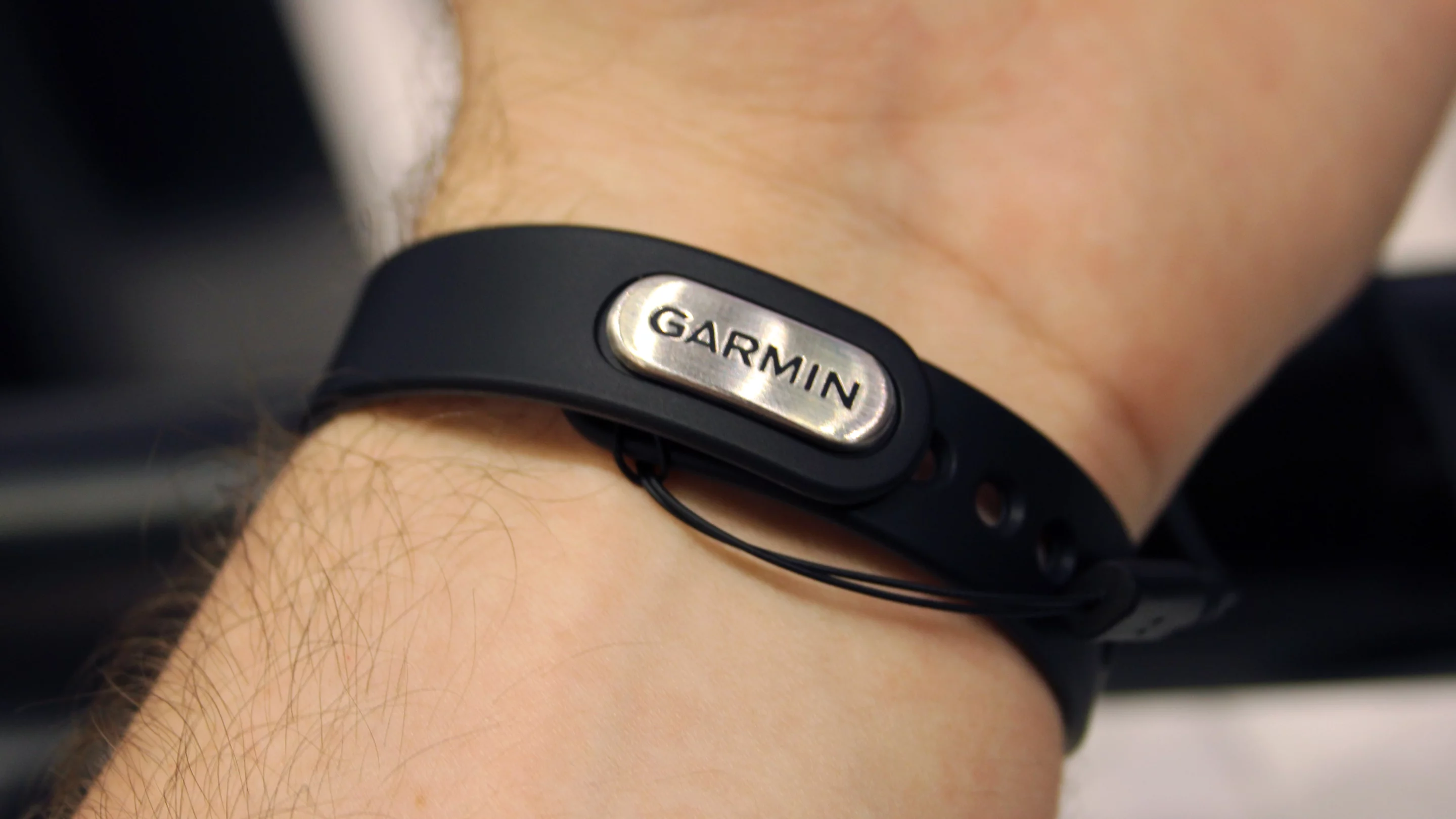 The vivosmart pairs with a smartphone over Bluetooth LE, sharing information with a companion app to offer a more in-depth look at one's fitness habits (Photo: Chris Wood/Gizmag)