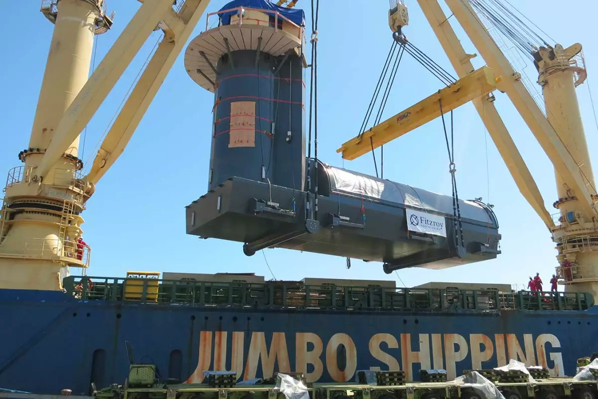 The restaurant measures 18 x 5 m (59 x 16 ft)