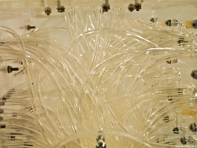 The typewriter reportedly contains 136 tubules, measuring a total of 30 meters