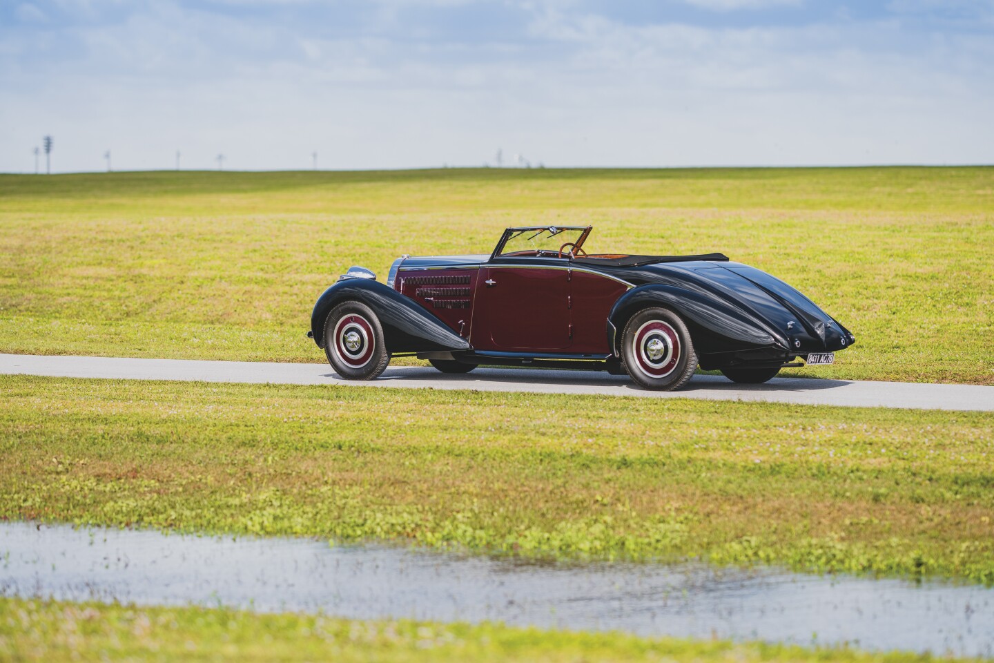 1938 Bugatti Type 57 Cabriolet by D'Ieteren