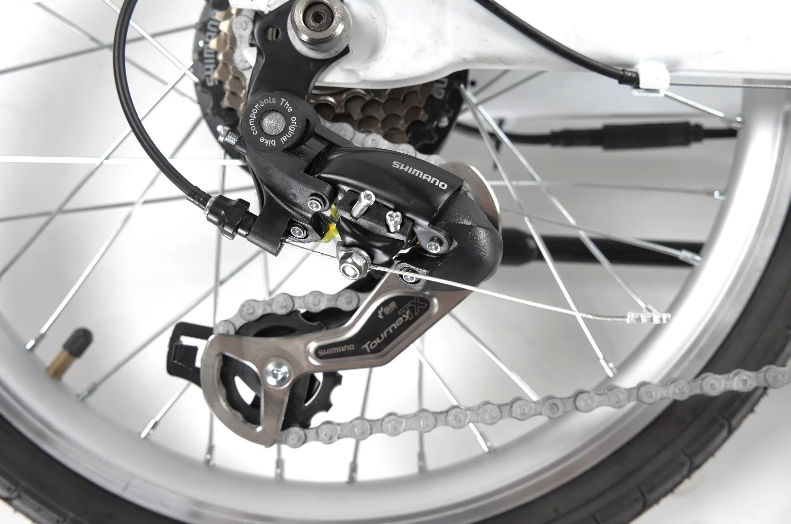 There's a seven-speed rear derailleur, controlled by a simple shifter on the right handlebar on the Air-33 eBike
