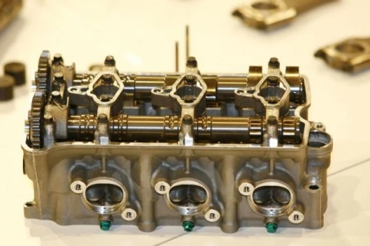 RC211V cylinder head