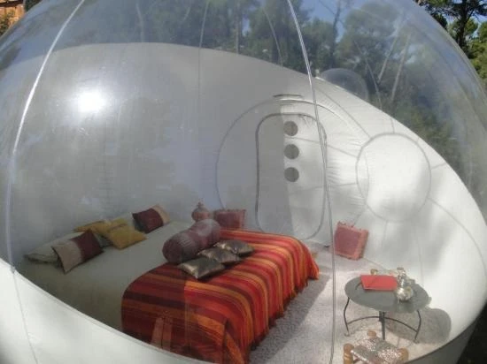 The bubbles are furnished with a king-sized bed, nightstands, reading lamps, and a set of table and chairs, all of which have been designed to fit different styles for guests to choose from