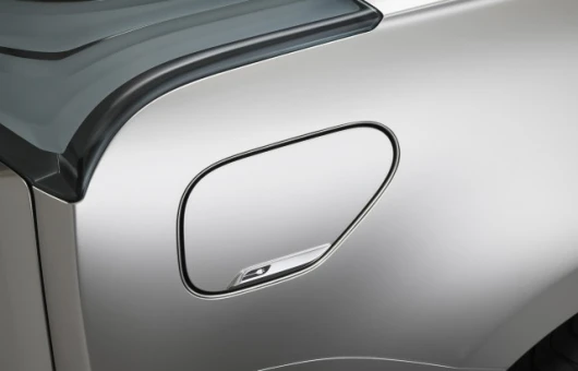 The Concept PX-MiEV uses either a 100-volt or a 200-volt domestic supply or a high-power quick-charging station.