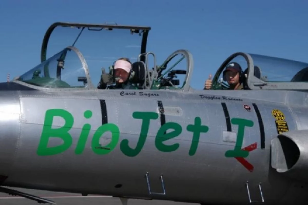 Carol Sugars and Douglas Rodante in Bio Jet 1