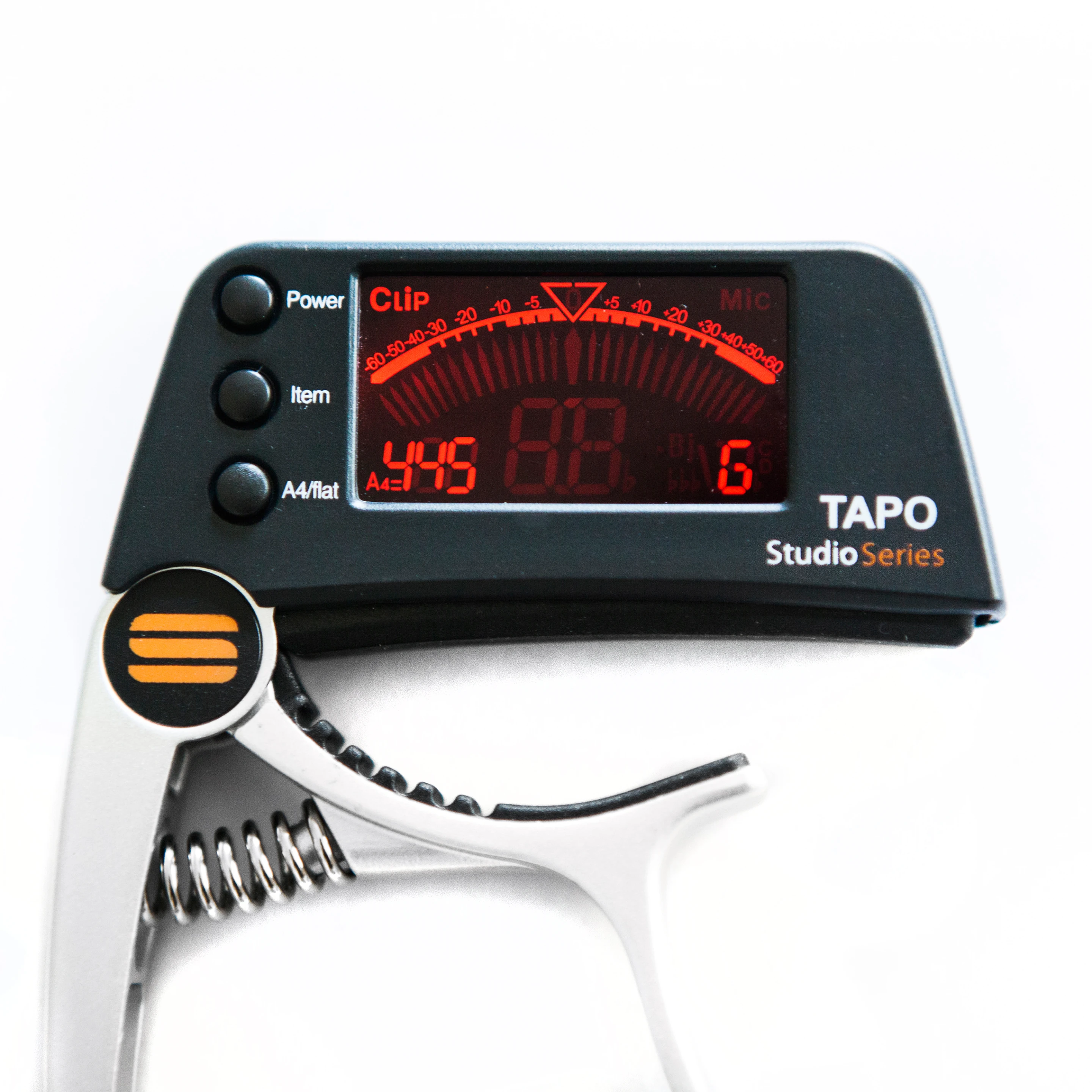 Tapo features a 36 mm long, 21 mm high LCD display with LED backlights that show red when a string is out of tune, and green when it's at pitch