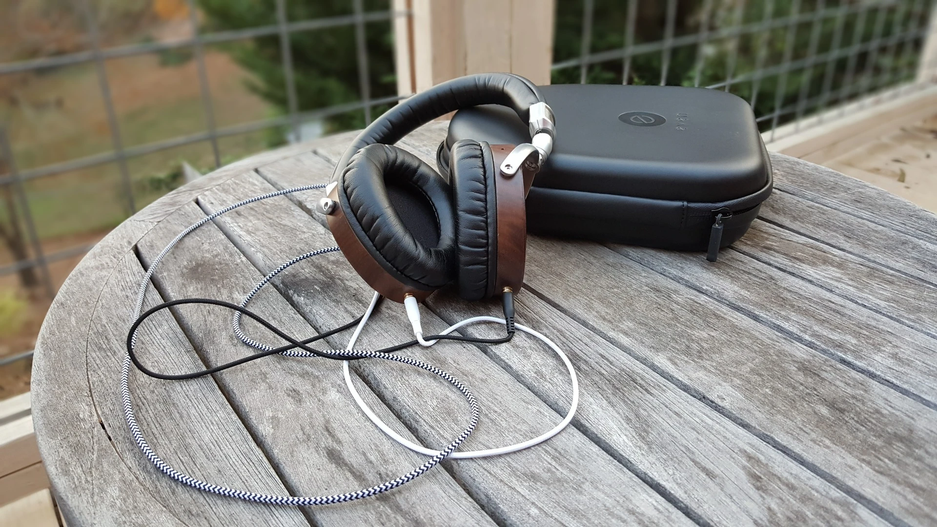 Even's H1 headphones are made from quality materials and deliver customized sound