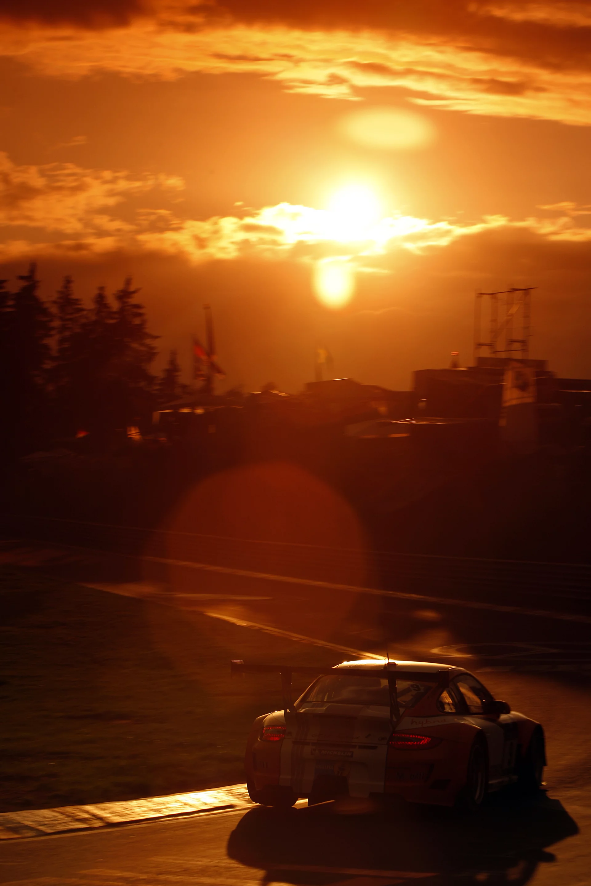The Porsche 911 GT3R Hybrid took the lead just as the sun was going down