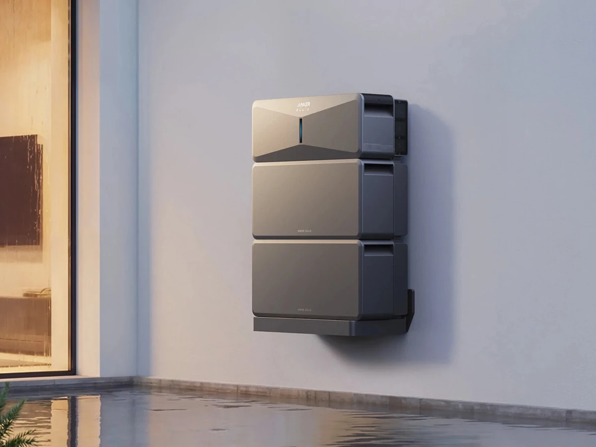 The weatherproof E10 system can be wall mounted for use in flood-prone areas
