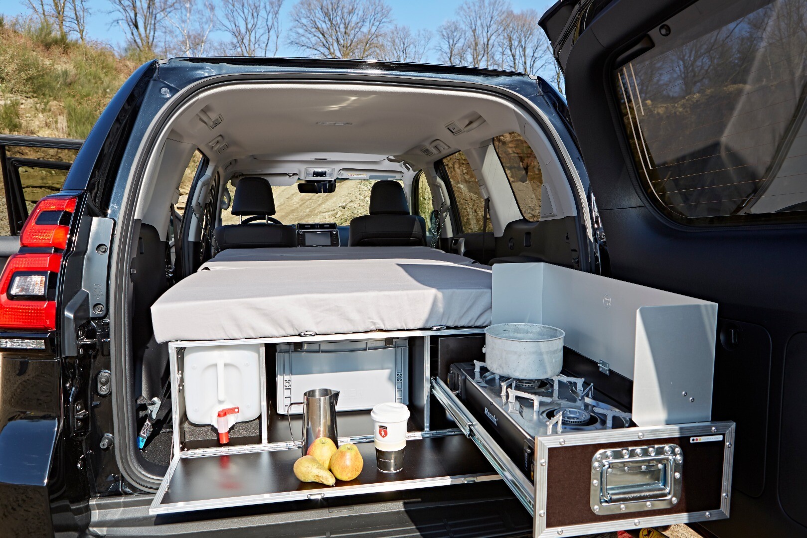 Flatbox kit turns the Toyota Land Cruiser into an overland camper