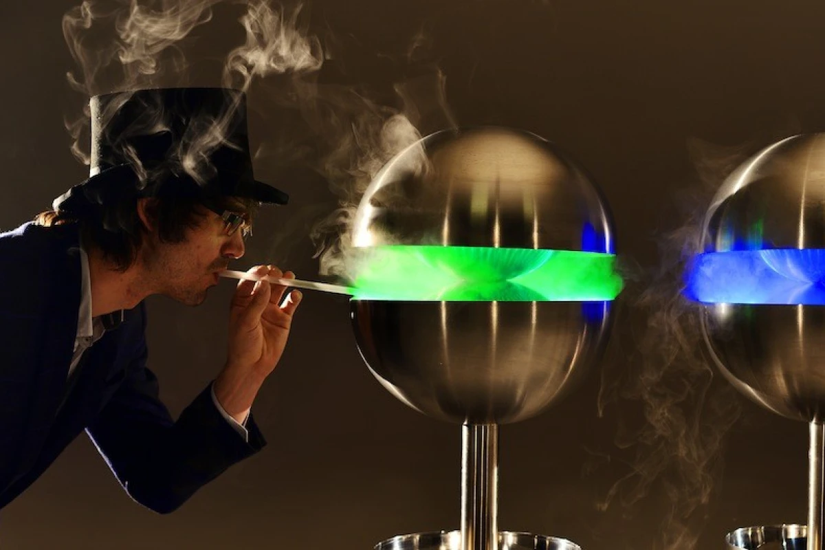 The Edible Mist Machine uses a process described as ultrasonic vaporization to create more than 200 flavors