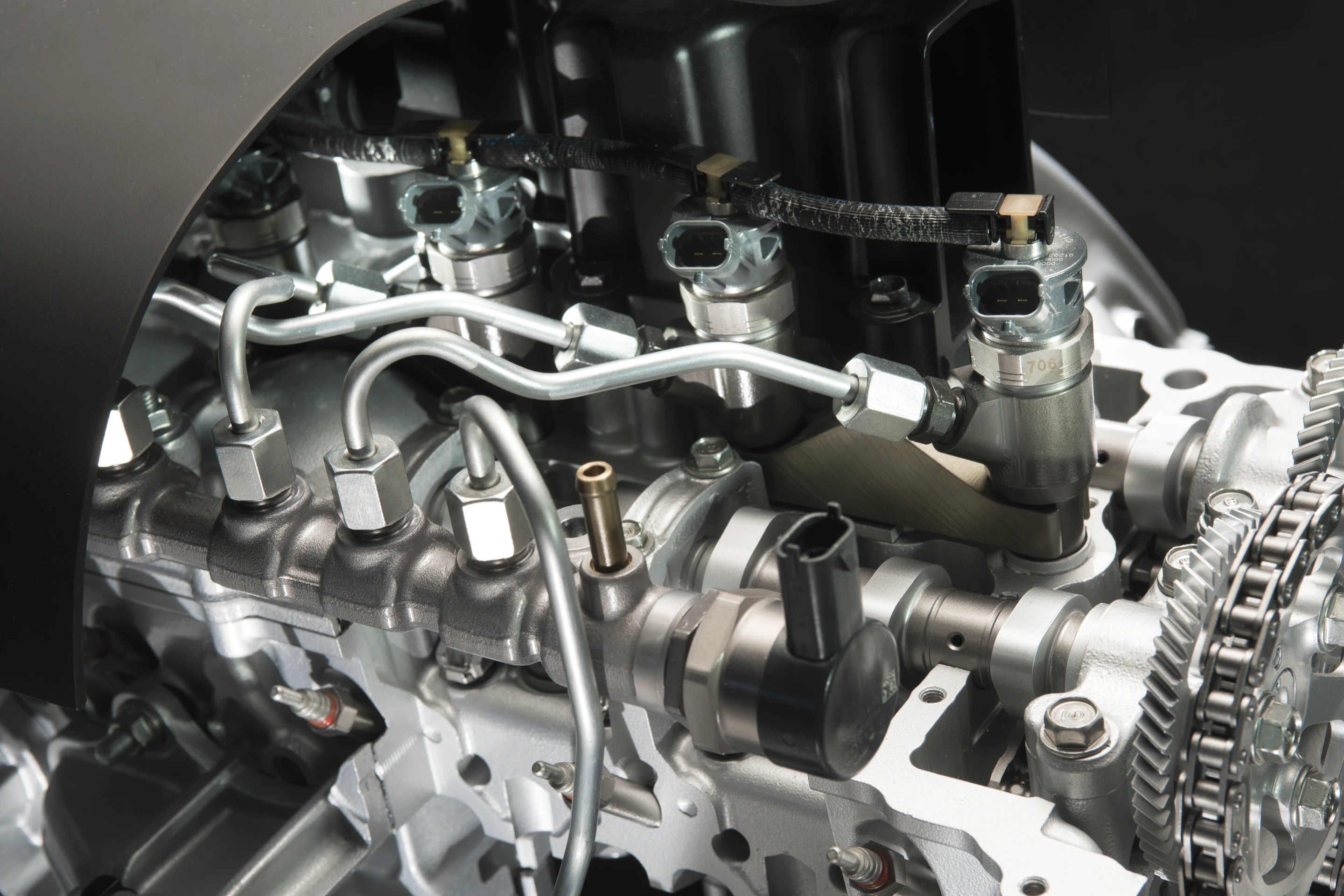 The 1.6-liter i-DTEC engine fuel injection system