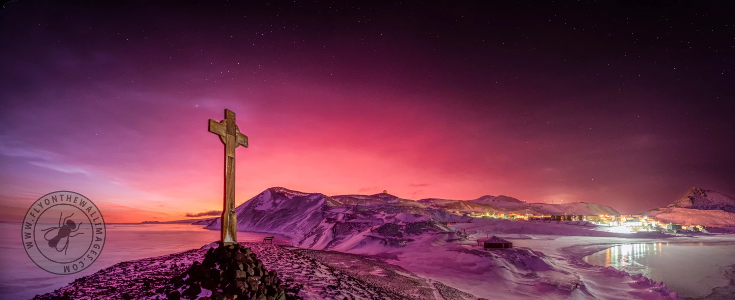 "Vince’s Cross" features in the foreground of this mesmerizing image of the Antarctic sky