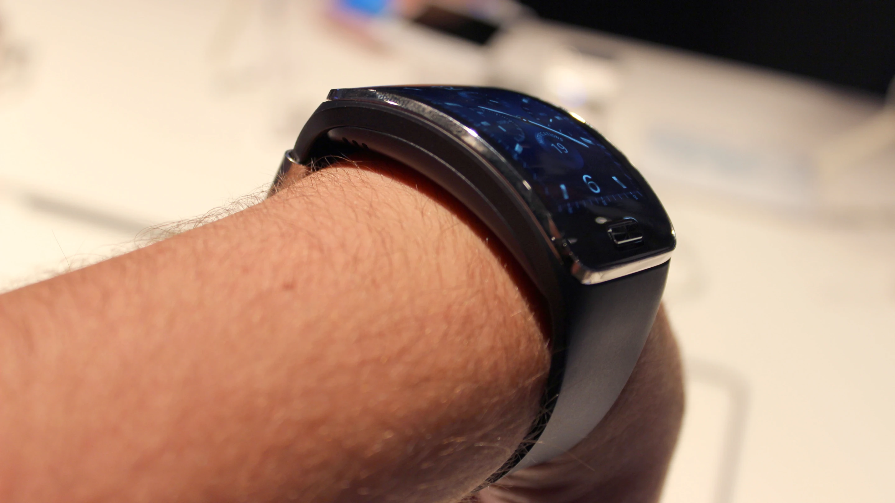 Samsung Gear S (Photo: Will Shanklin/Gizmag.com)