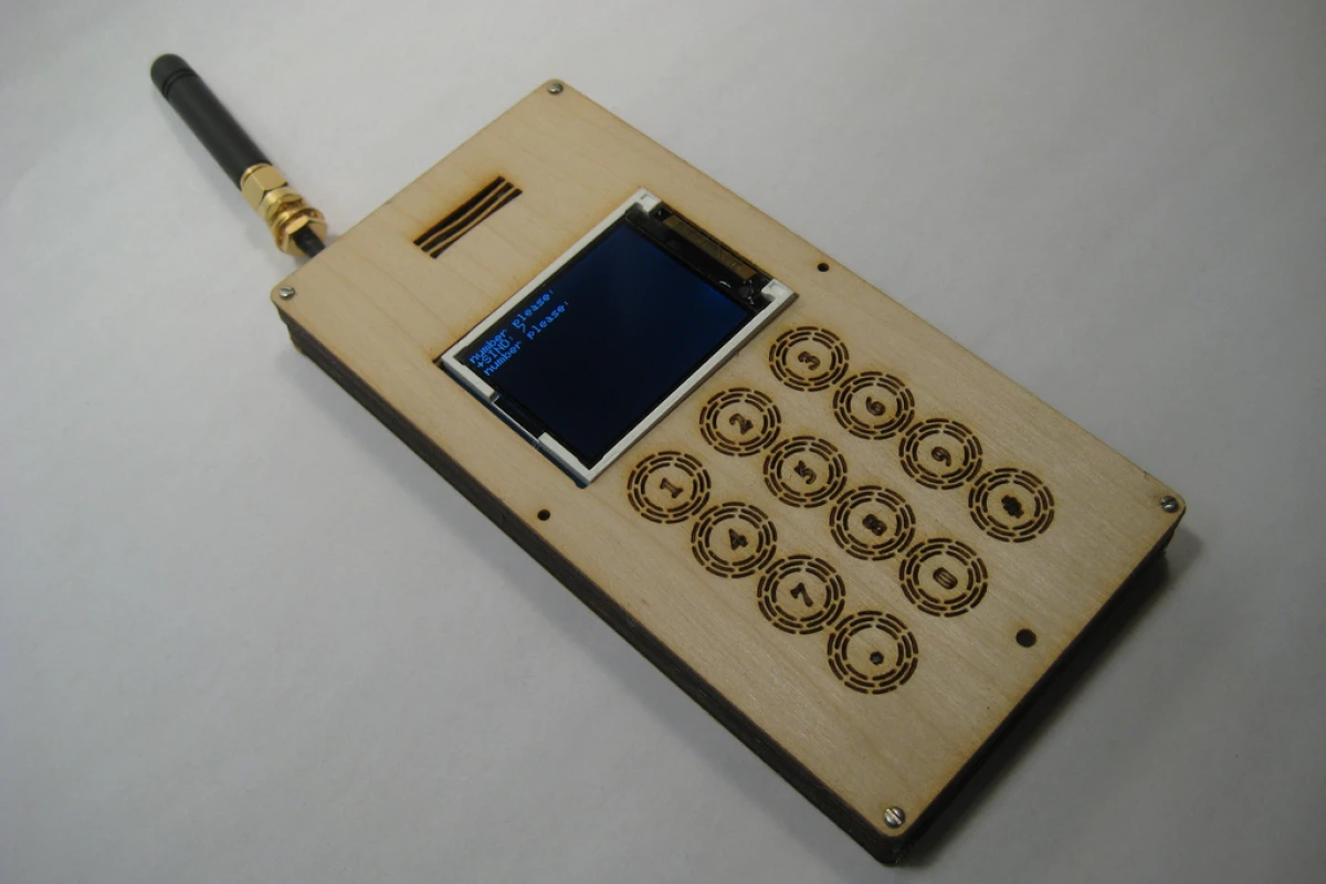 MIT PhD student David Mellis has designed and built a fully operational mobile phone, named the DIY Cellphone, using about US$150-worth of parts (Photo: David Mellis)