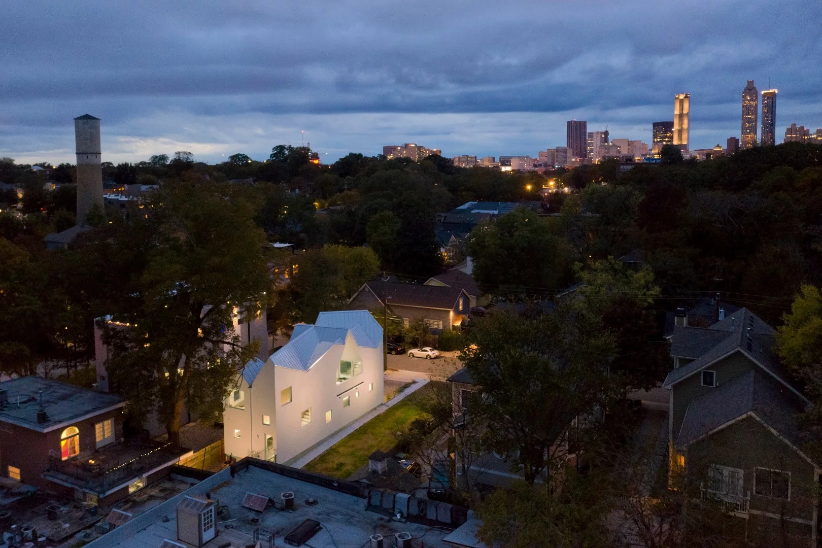 Haus Gables measures just 18 ft wide, a similar dimension to single-wide mobile homes