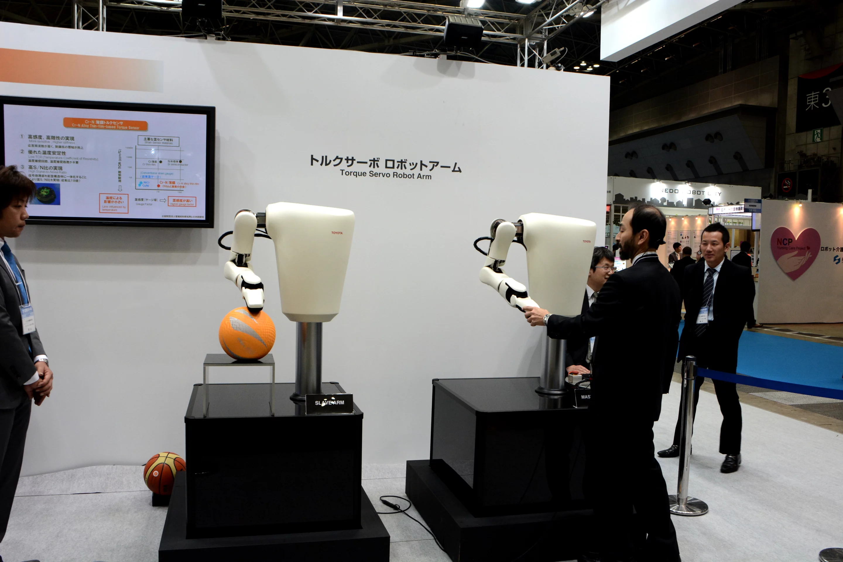 Toyota showcased its new torque servo module in a pair of compliant robot arms (Photo: Mike Hanlon, Gizmag)
