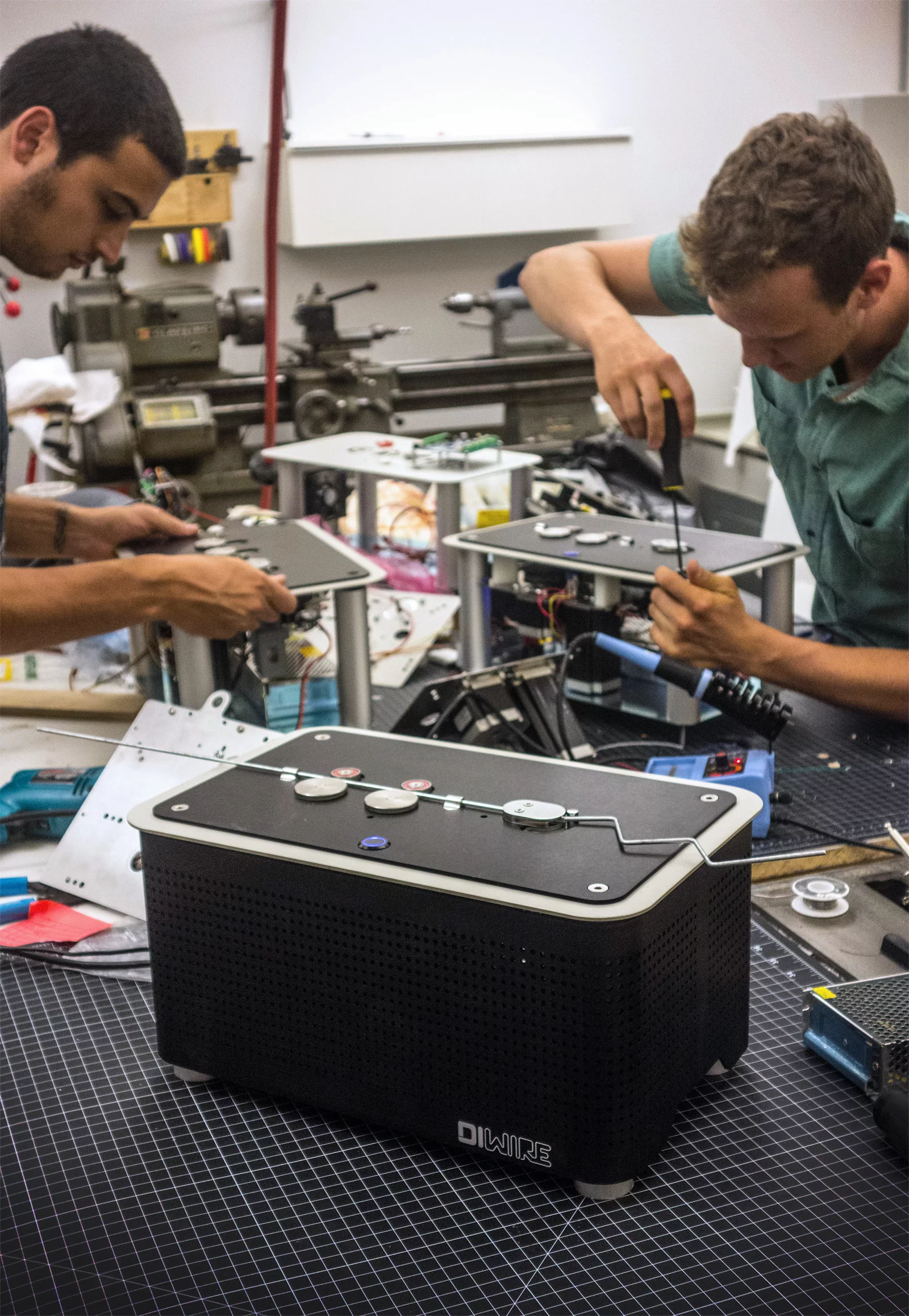 Pensa Labs has revealed a consumer version of its DIWire Bender, a small machine that bends thick wires into elaborate 3D shapes by following simple vector drawings