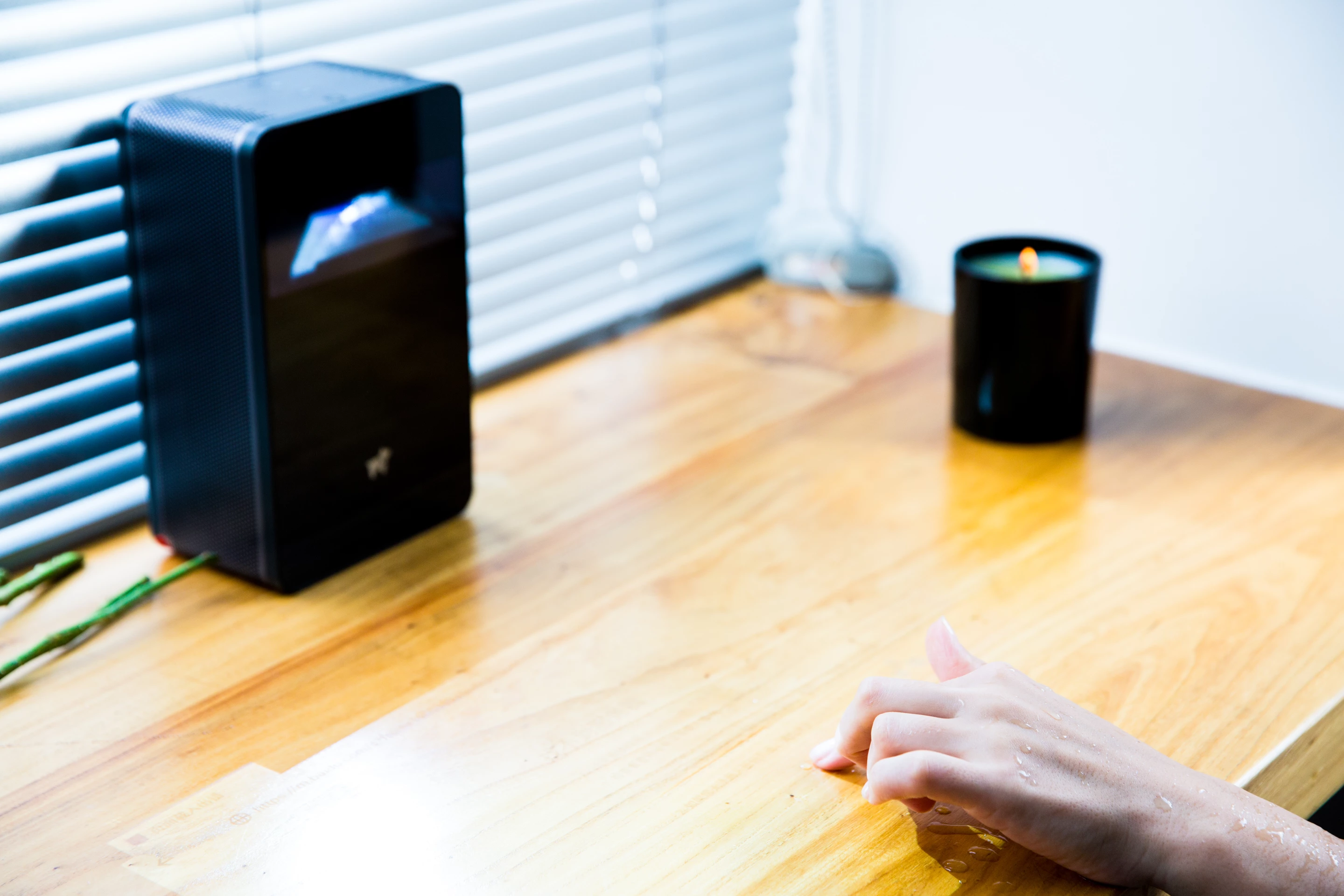 The puppy cube can throw out 300 ANSI lumens, has 600:1 contrast and supports 100 percent NTSC color gamut and HDR