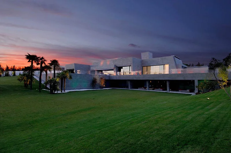 "1001 Nights" private dwelling by architects A-Cero