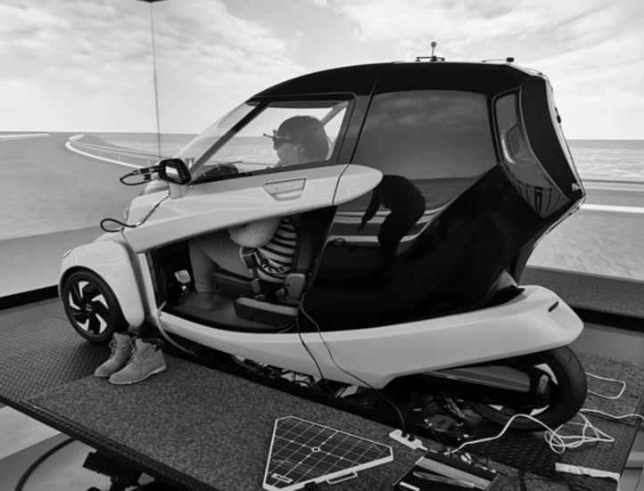 A driving simulator that was utilized in the study