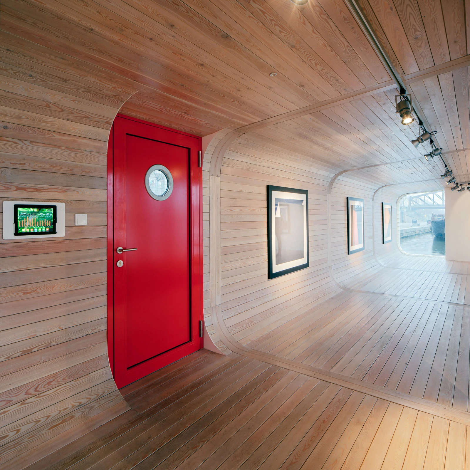 As standard, Port X comes equipped with larch wood floors, walls, ceilings and terrace, and the interior rooms are divided with plasterboard walls (Photo: Port X)