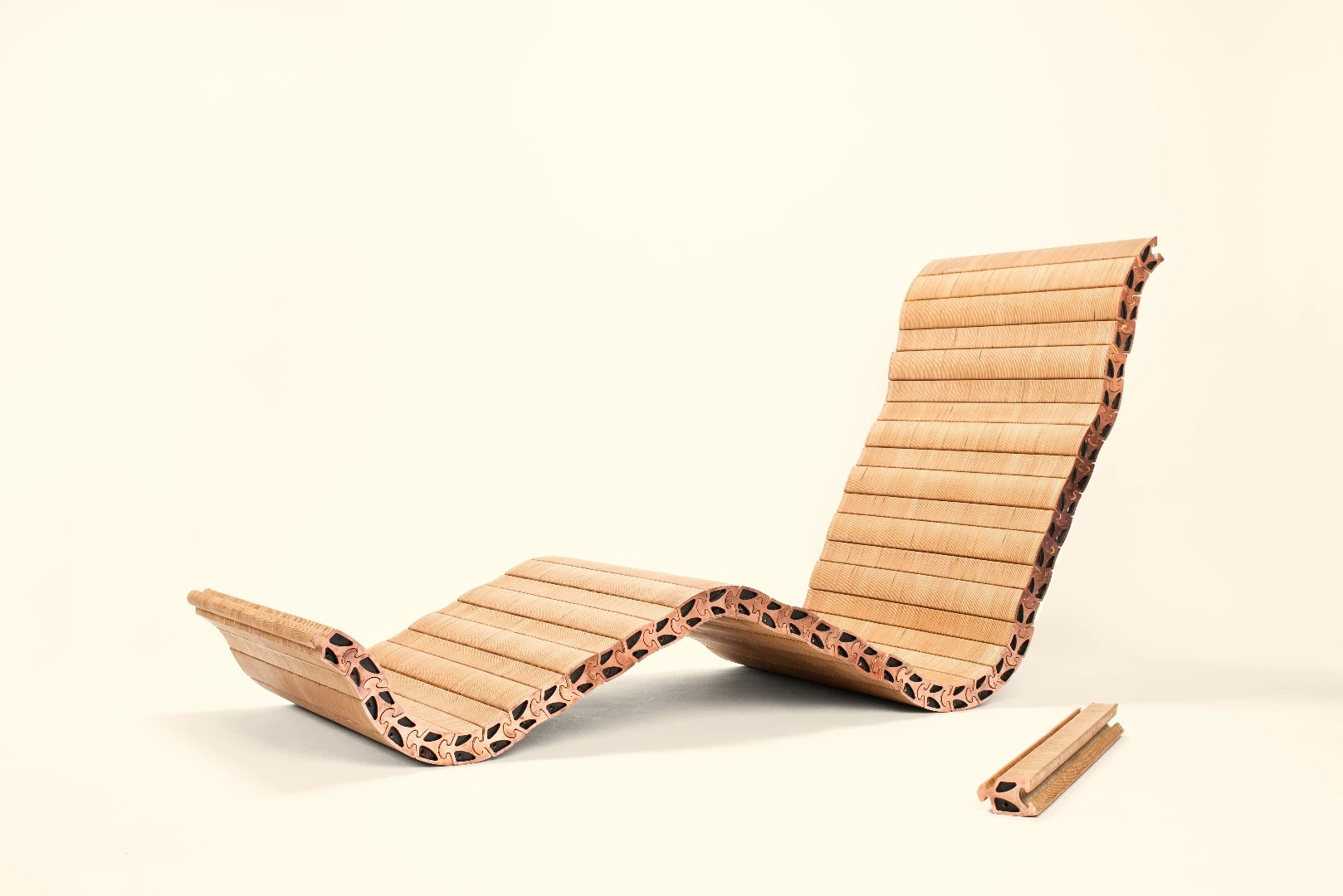 Spyndi can be shaped into different types of chair