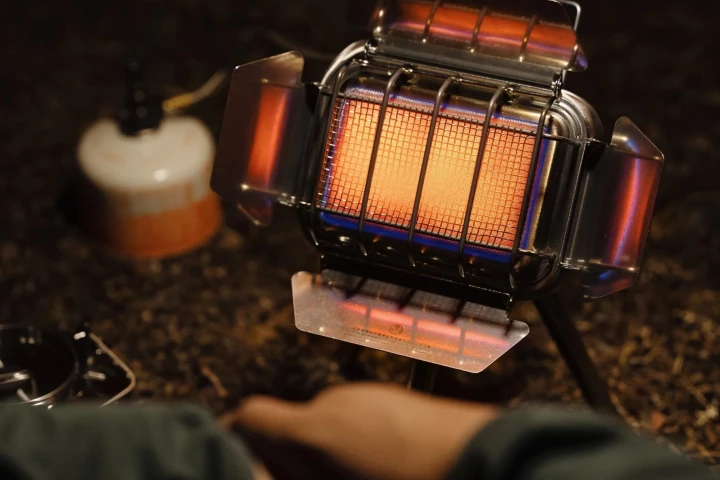 The Fire Maple Sunflower X's adjustable folding legs and windscreens allow you to direct heat right where it's needed, whether that's upward at a pot or directly toward you