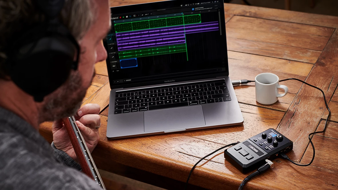 The Pocket GT can be used as a guitar interface for Windows/Mac