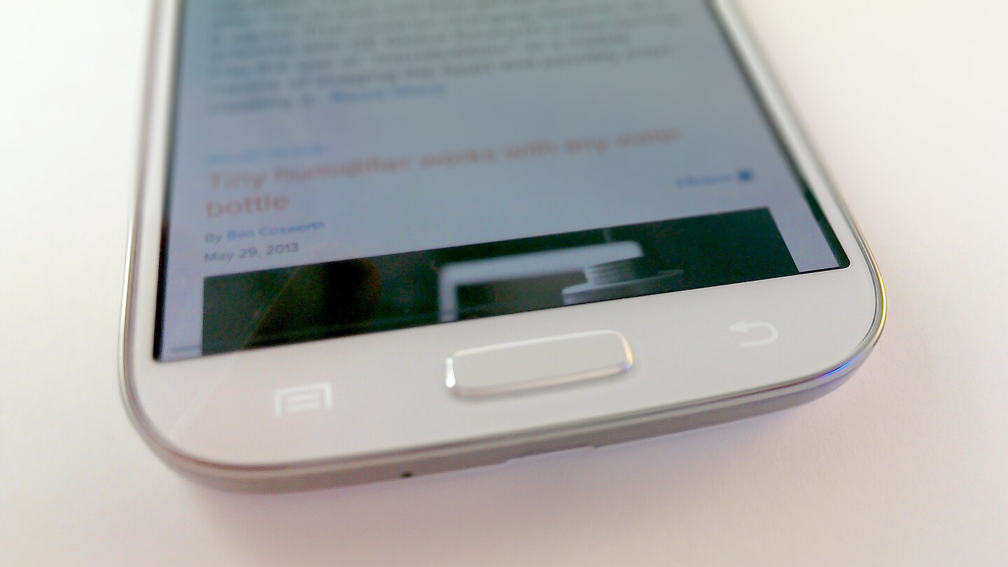 The Galaxy S4 has capacitive menu and back buttons for easier navigation