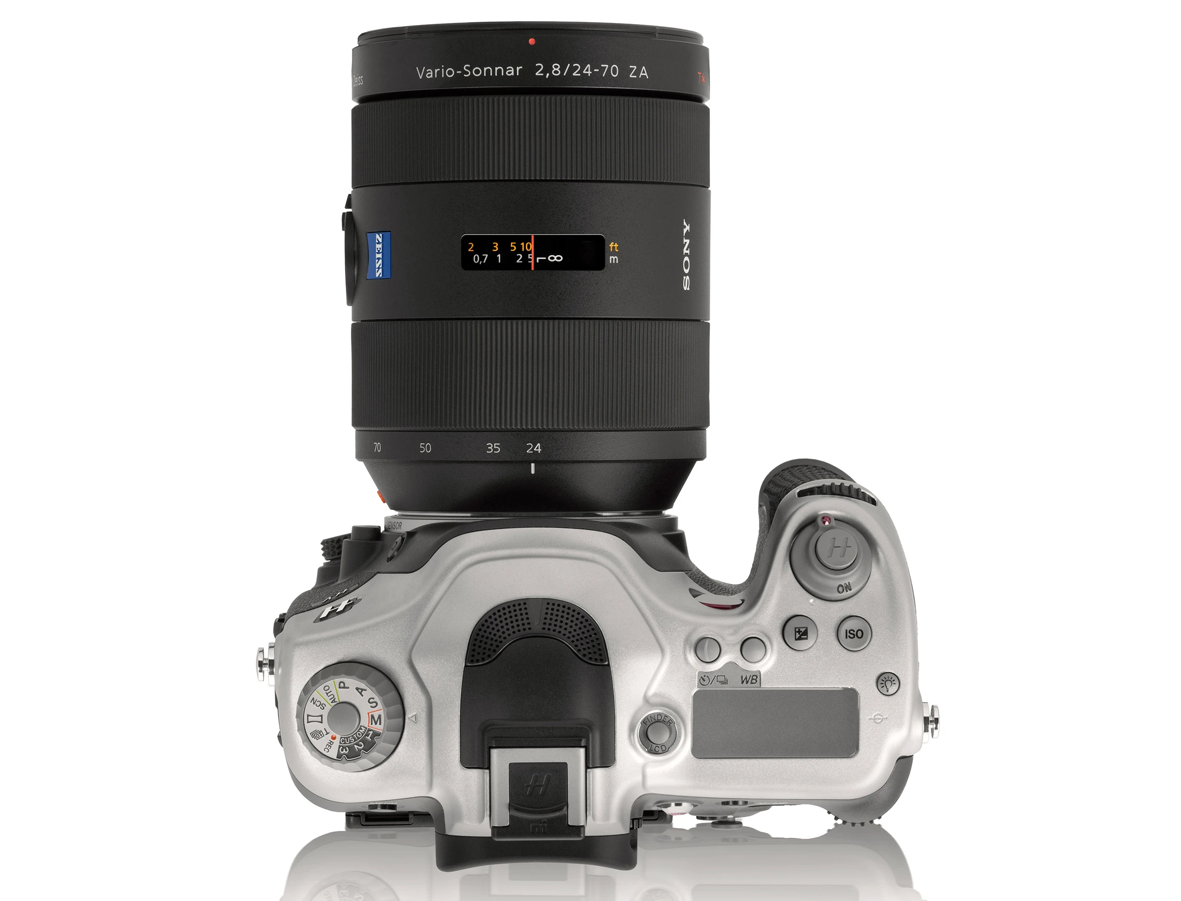 Where the Hasselblad HV differs to the A99, and arguably improves on it, is the two-tone design which uses machined high-grade aluminum