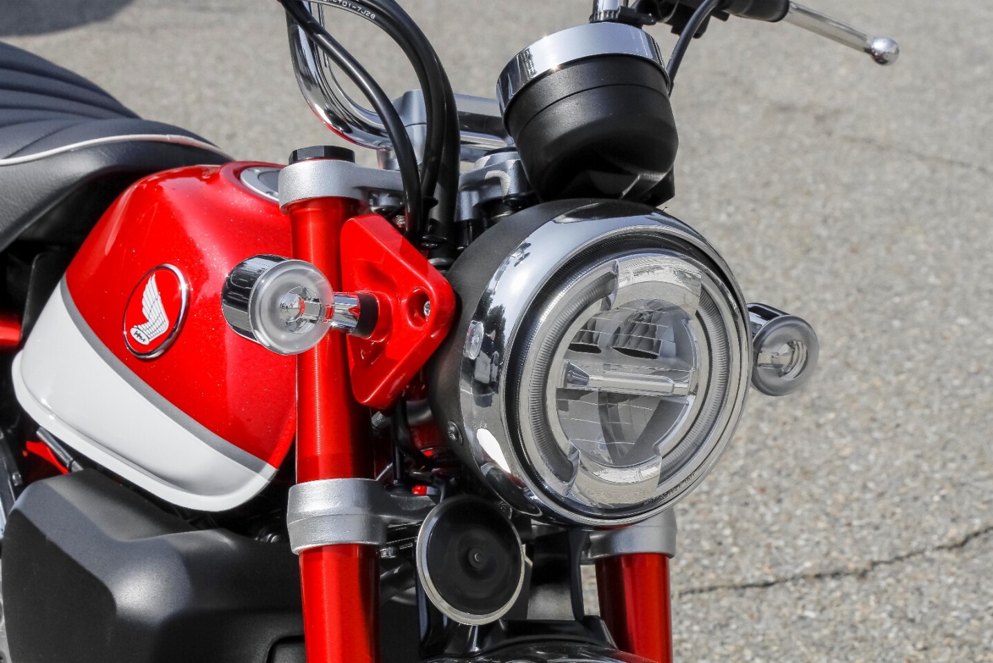 2018 Honda Monkey: LED headlight