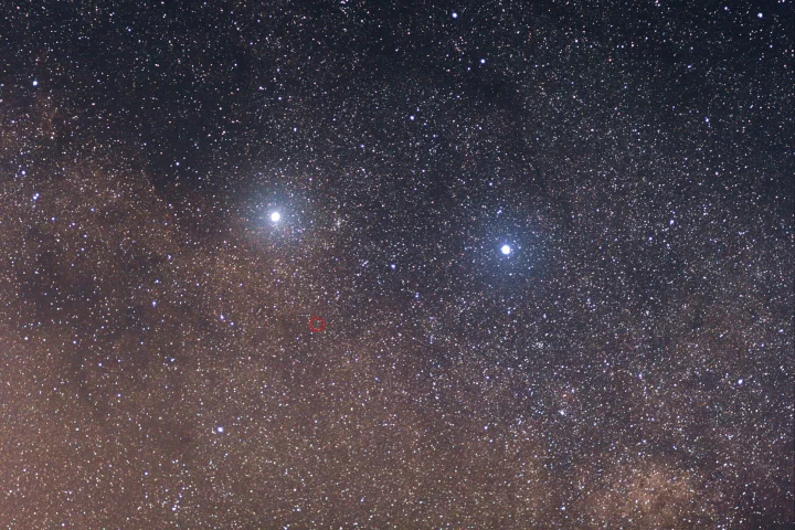 The faint red star in the center of the red circle is Proxima Centauri, the nearest star beyond our solar system (Photo: Skatebiker via Wikipedia)