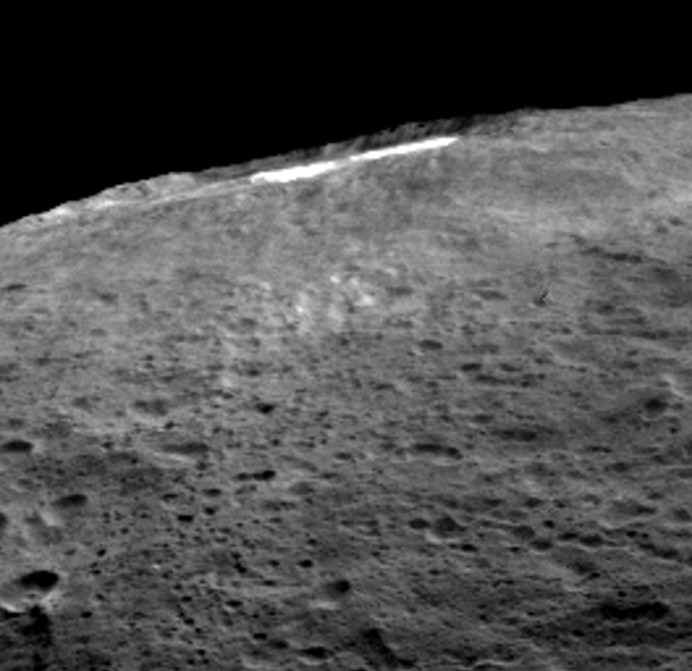 Image displaying a thin haze on the floor of the Occator crater