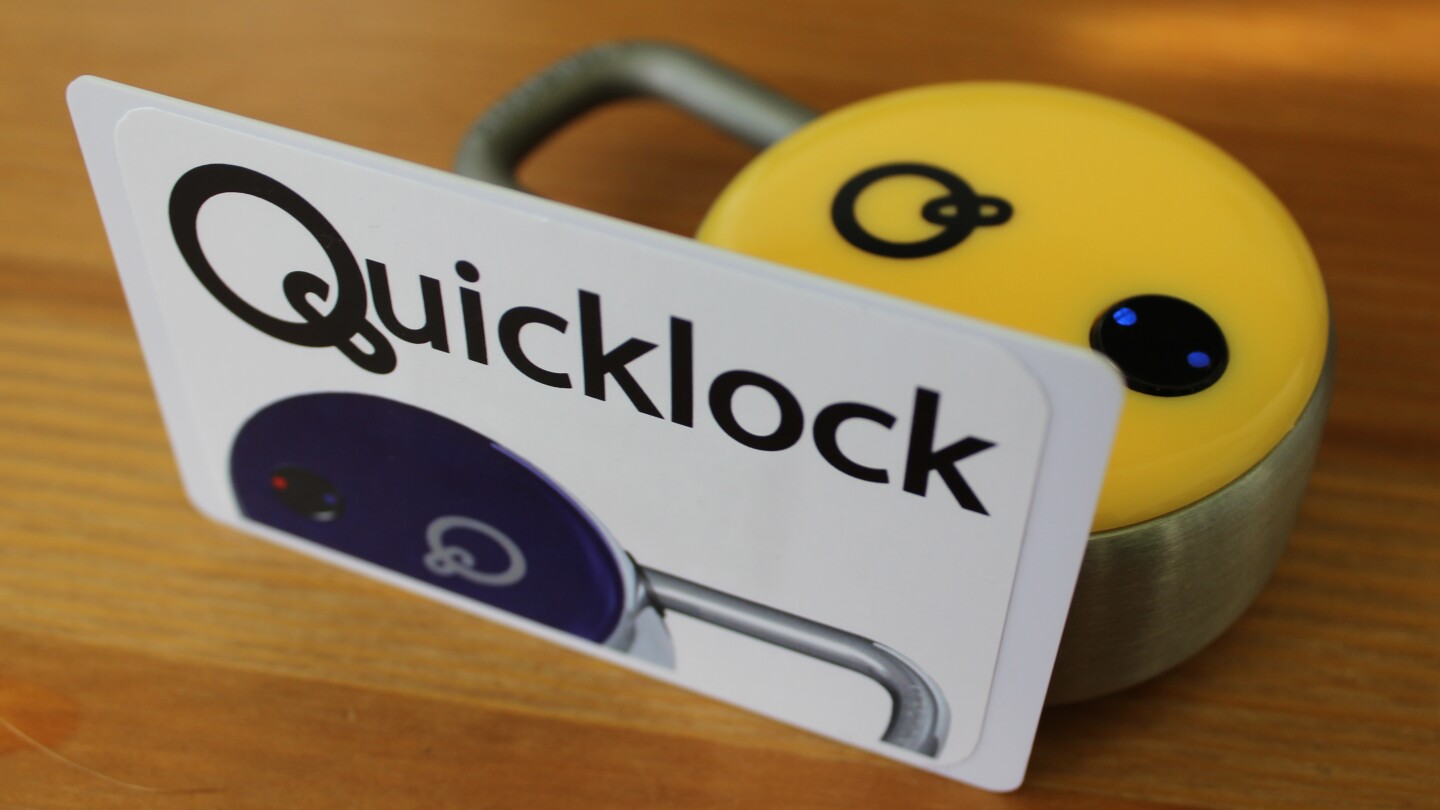 Should you not have a smartphone, the lock can also be opened utilizing an included NFC card key, or an optional NFC fob or ring (Photo: Ben Coxworth/Gizmag.com)