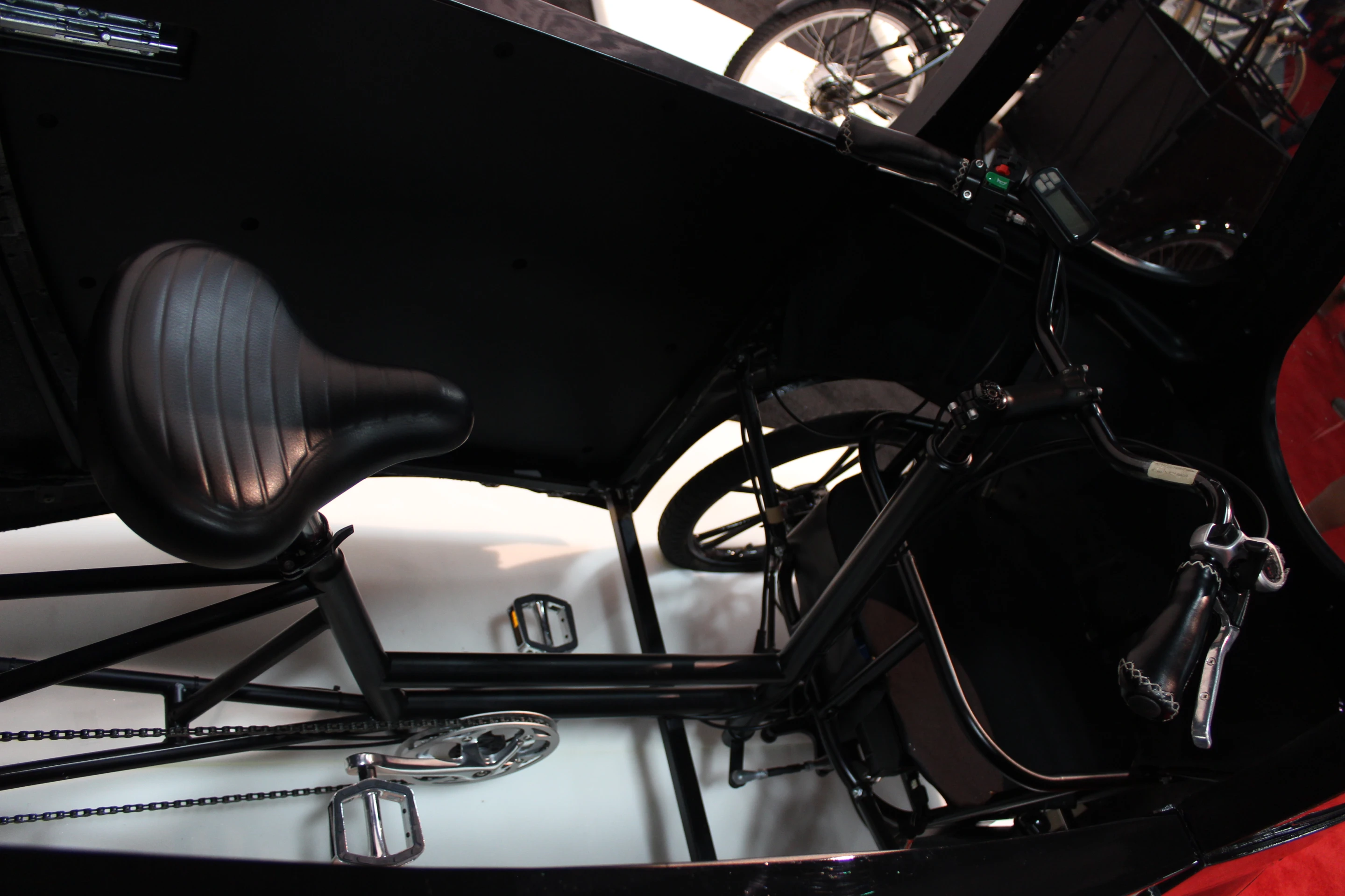 A look at the electric cargo trike that it's built around (Photo: Ben Coxworth)