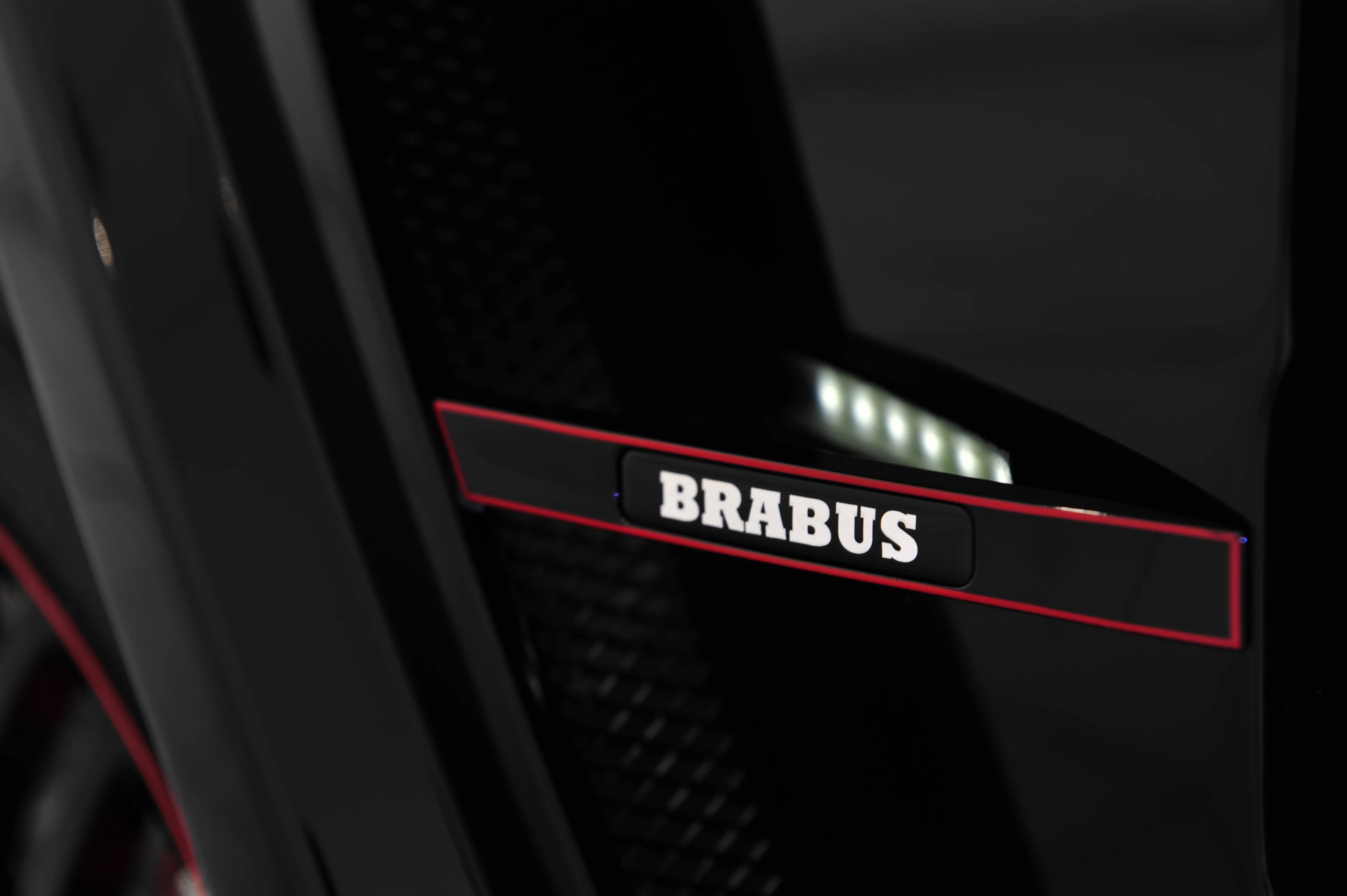 The BRABUS 800 iBusiness is based on the Mercedes Benz G 65