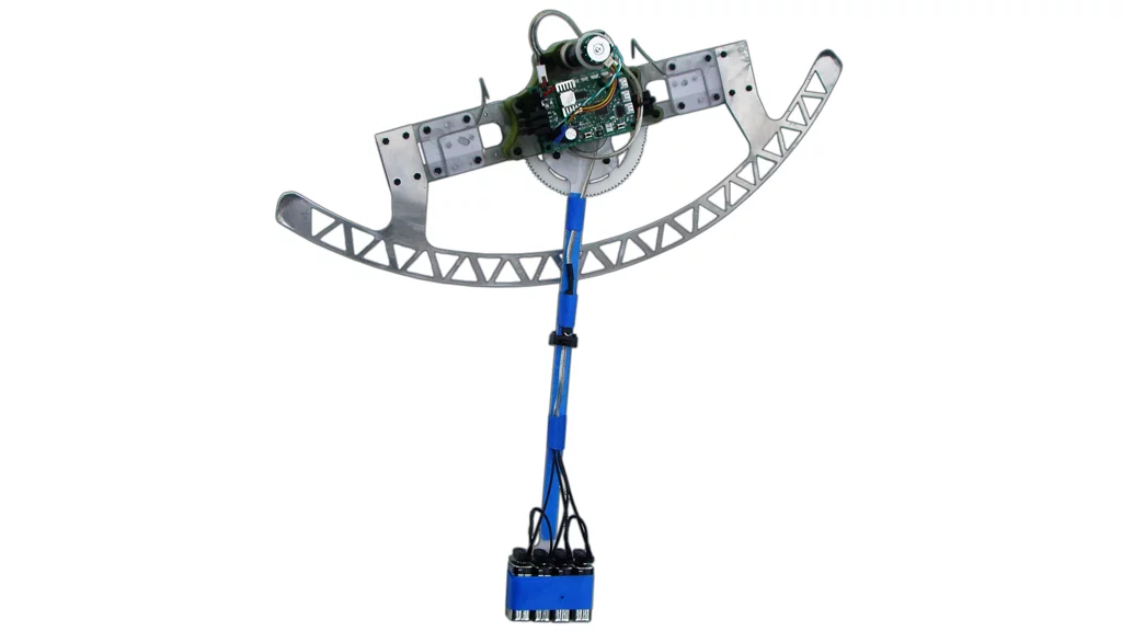 ROCR features a tail that swings like a grandfather clockâ€™s pendulum (Image: William Provancher, The University of Utah)