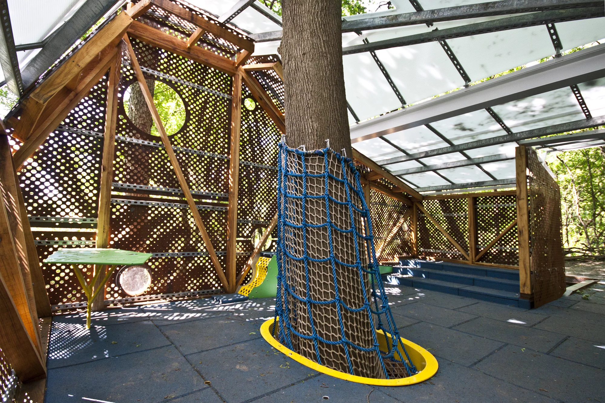 Play Perch is based around an old tree, and supported by six splayed pairs of columns arranged into a "V" shape (Photo: Syracuse SOA)