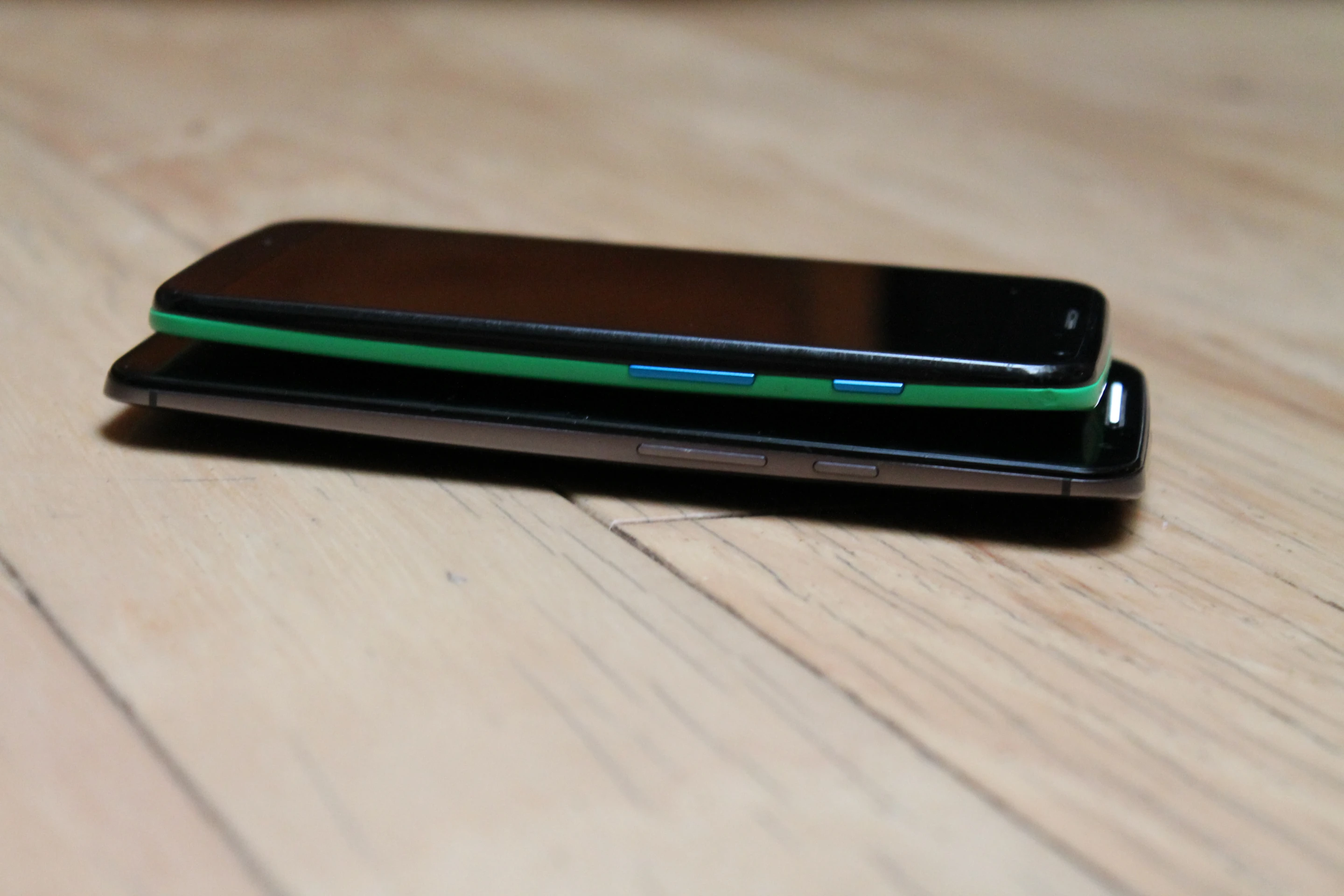 The new Moto X is both taller and wider than its predecessor (Photo: Eric Mack/Gizmag.com)